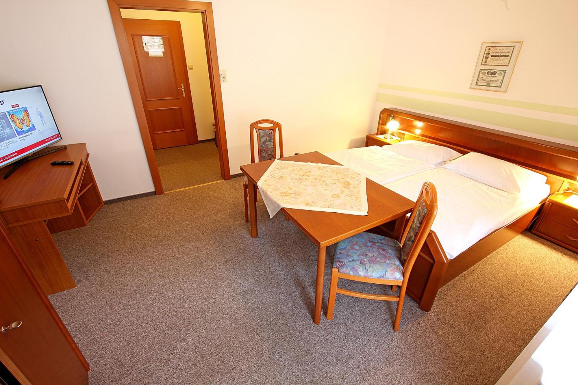 Cprooms24 Miesenbach  Dış mekan fotoğraf